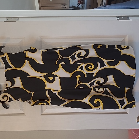 Stunning sleeveless dress in a size 14 petite - Picture 3 of 6